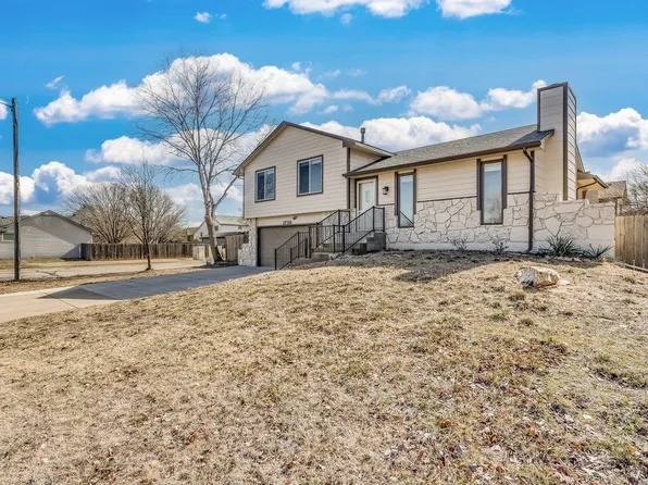 1739 S Cranbrook Ct, Wichita, KS 67207