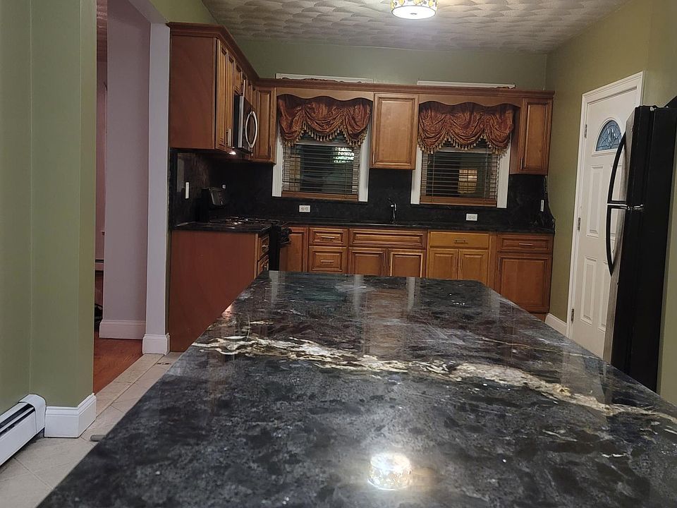 1st image of 168 Cross St Floor 2