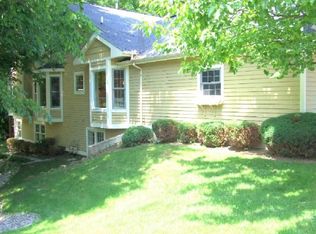 2023 N Cross Creek Dr SE, Grand Rapids, MI 49508