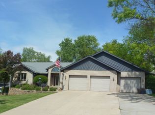 710 20th St, Windom, MN 56101