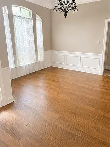 421 Greenfield Dr — Photo 2