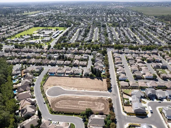 1753 N Preuss Ave, Clovis, CA 93619