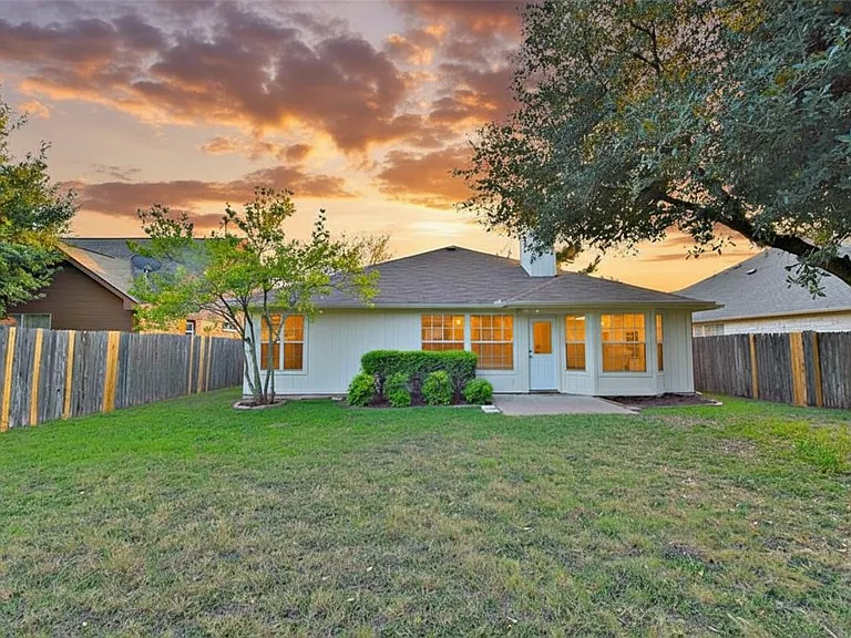 8402 Hillrock Dr — Photo 19