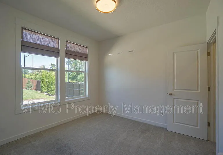 935 SE 36th St — Photo 6