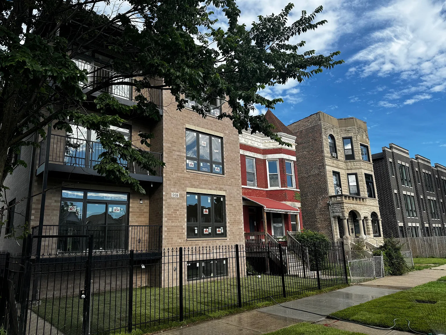 2 bed, 1150 sqft, $2,200 — Photo 3