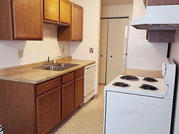 4th image of 1201 3rd Ave N #106