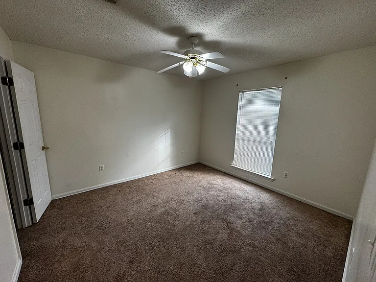 801 Hopeton Ct — Photo 17