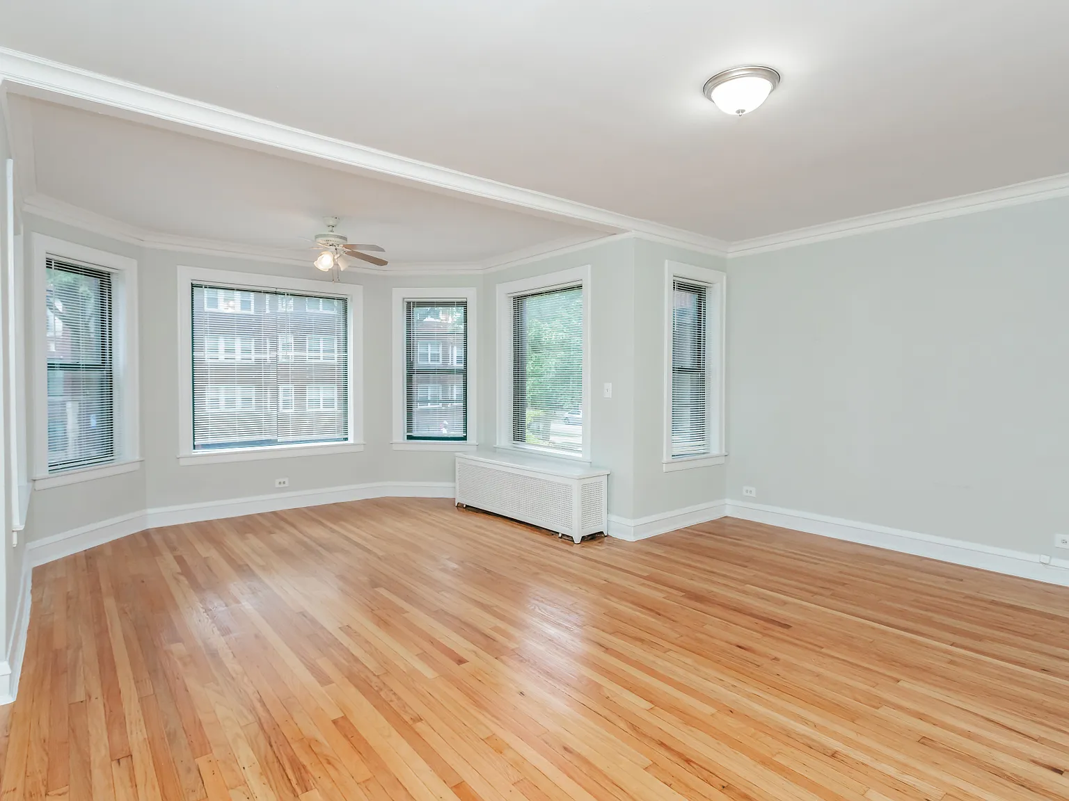 6901-17 S. Paxton/2211-17 E 69th St. — Photo 2