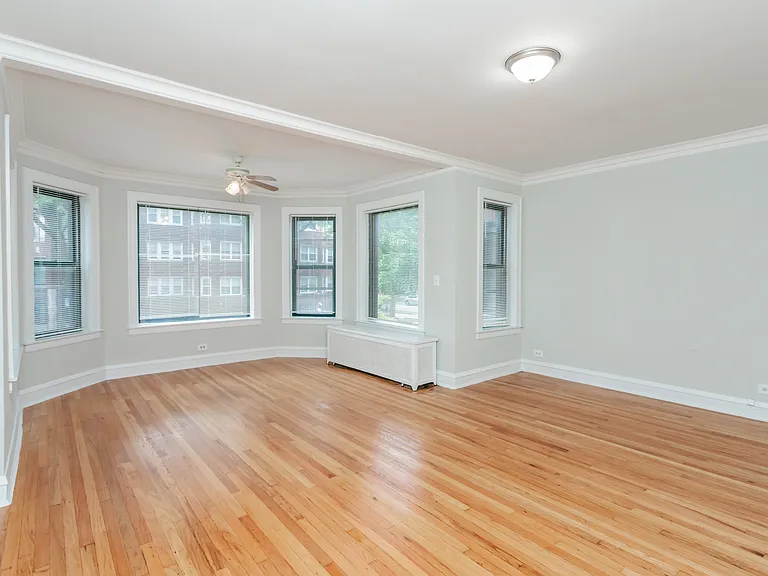 6901-17 S. Paxton/2211-17 E 69th St. — Photo 2