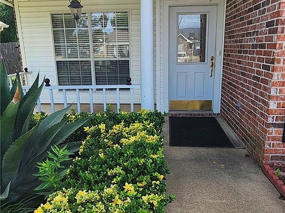 3rd image of 207 Aloys Cir