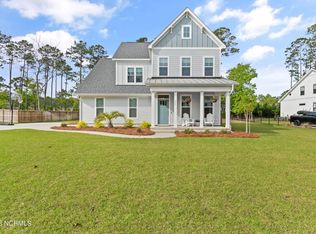 484 Crown Pointe Dr, Hampstead, NC 28443