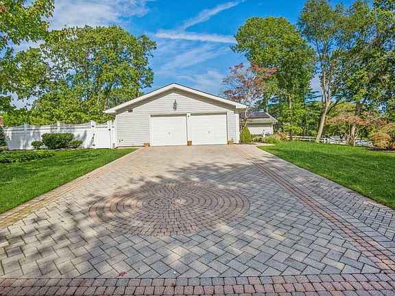 4th image of 4 Silverspruce Ln
