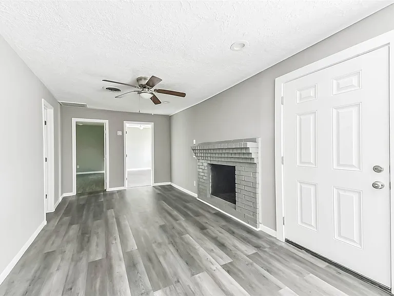 14249 Brownsville St — Photo 5