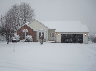 87 Robin Ln, Rensselaer, NY 12144