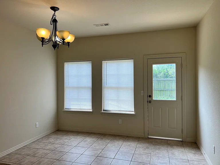 930 Kensington Dr #930 — Photo 5