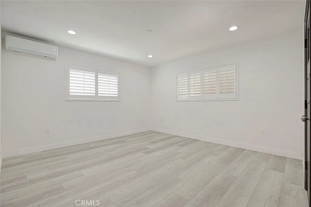 3 bed, 1000 sqft, $3,950 — Photo 4