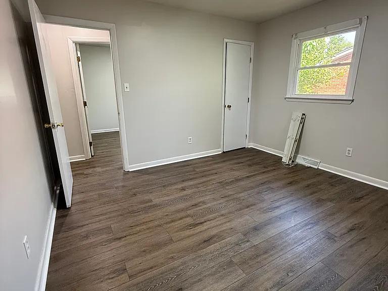 892 Honeysuckle Rd — Photo 4