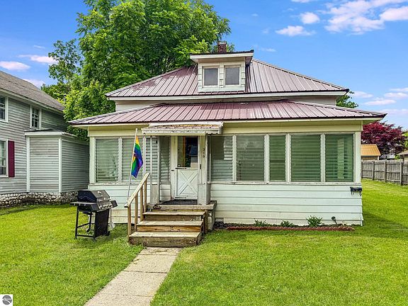 3rd image of 319 W Saginaw St