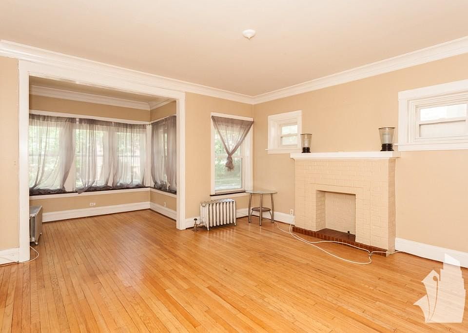 1st image of 4826 N Leavitt St #1