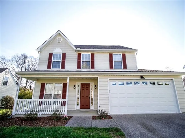 1704 Carlyon Ct — Photo 1