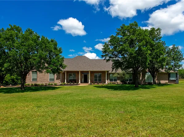 13671 Suzanne Pl, College Station, TX 77845