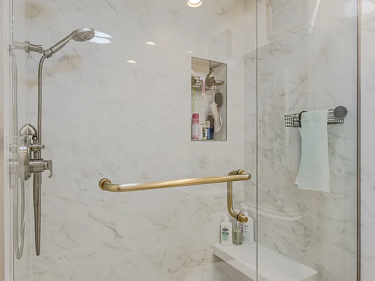 300 Stratford Ln #300 — Photo 14