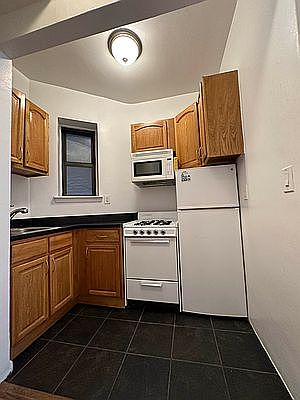 5th image of 303 E 90th St #102