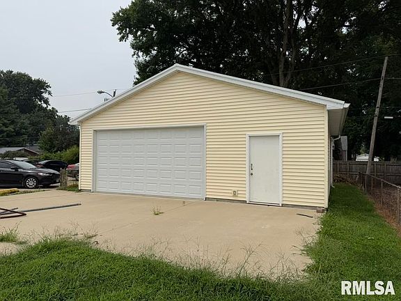 2nd image of 2133 E North Grand Ave