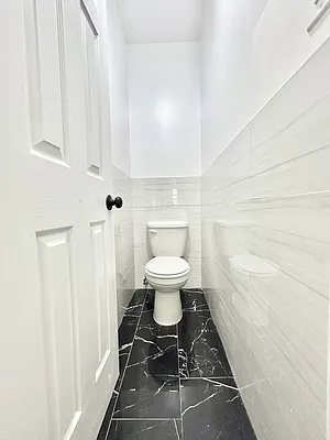 Bathroom, photo 1