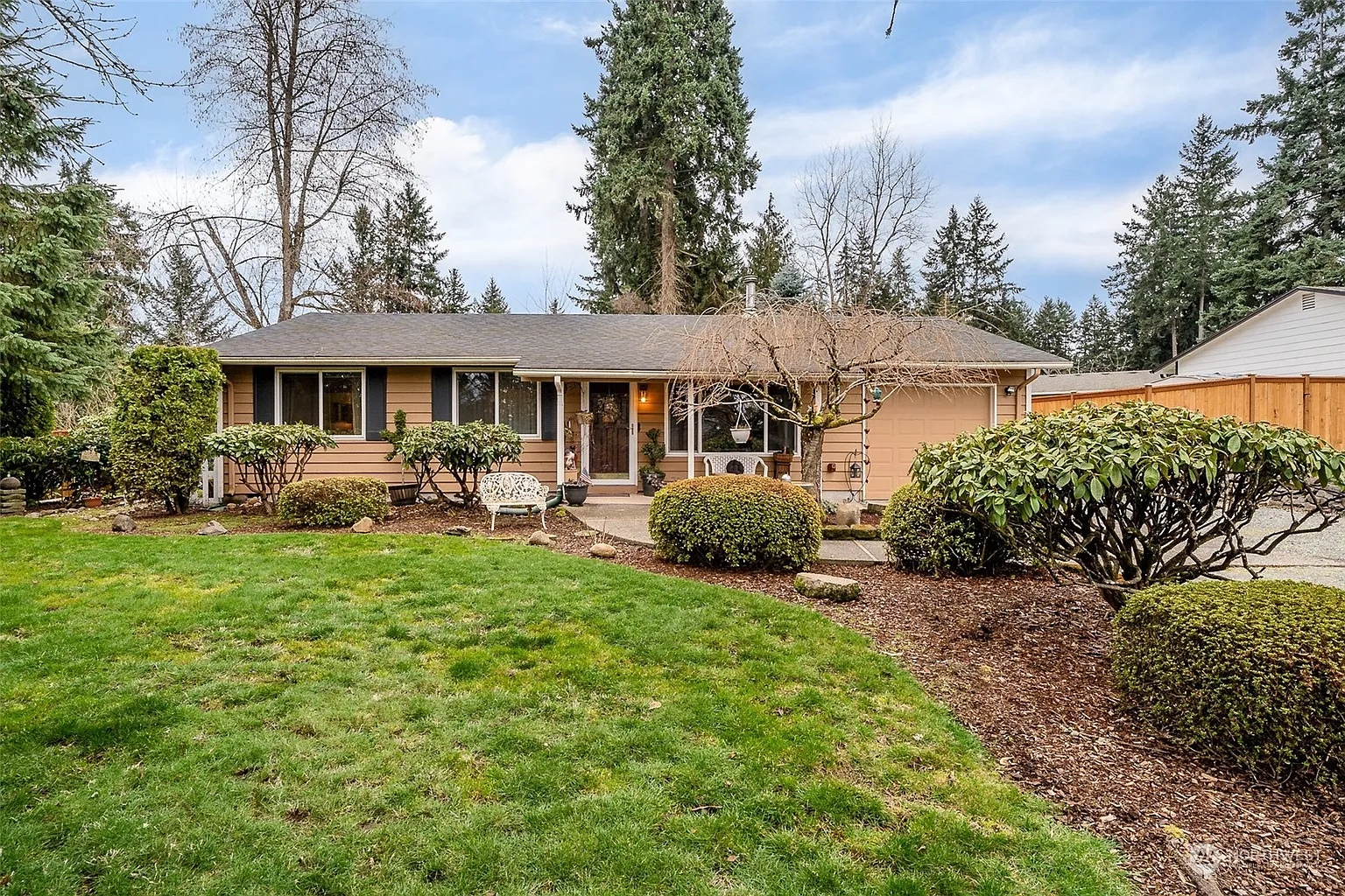 19214 Maryann Drive E photo 1