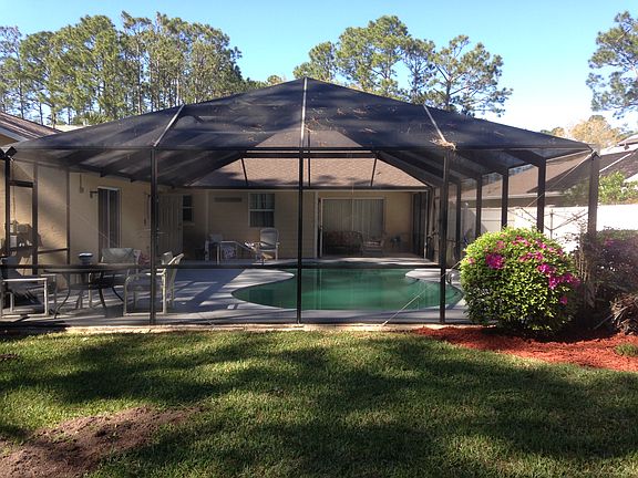 Spacious pool deck