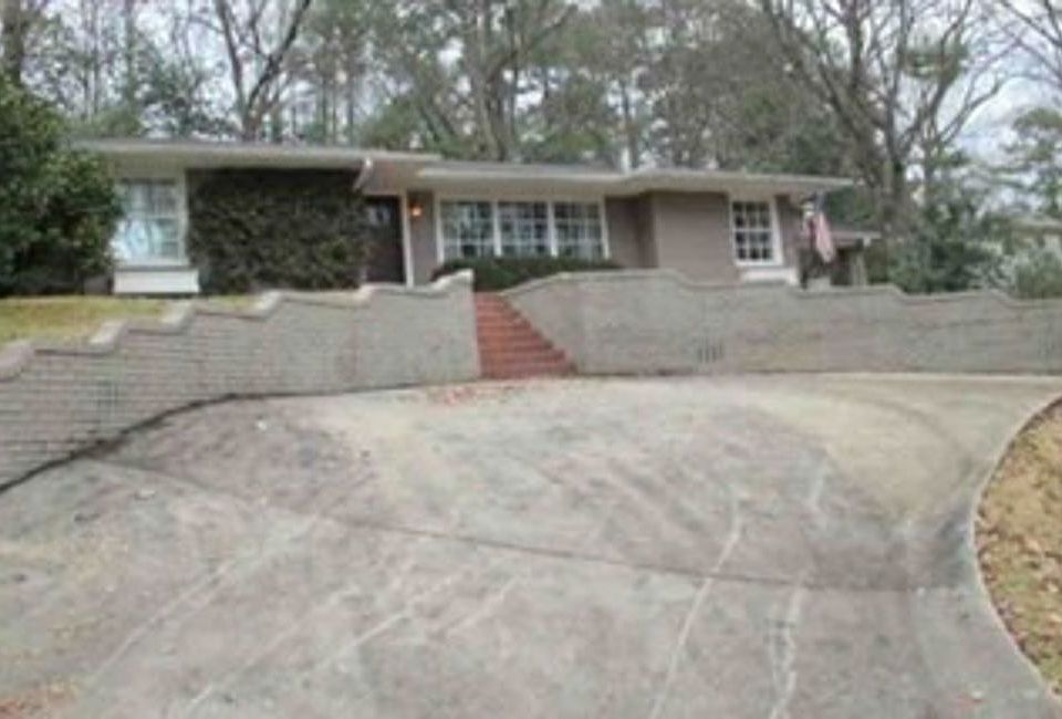 Exterior Neighborhood (street photo)