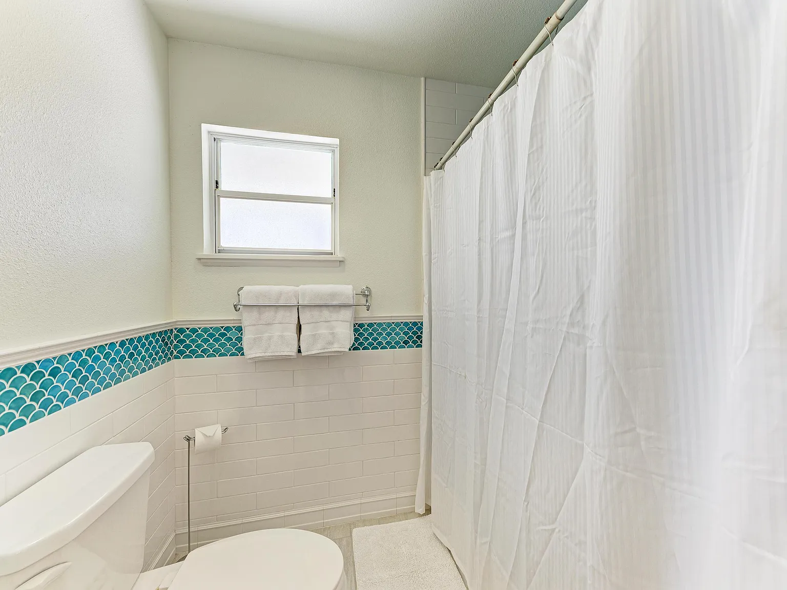 4 bed, 3005 sqft, $12,000 — Photo 2