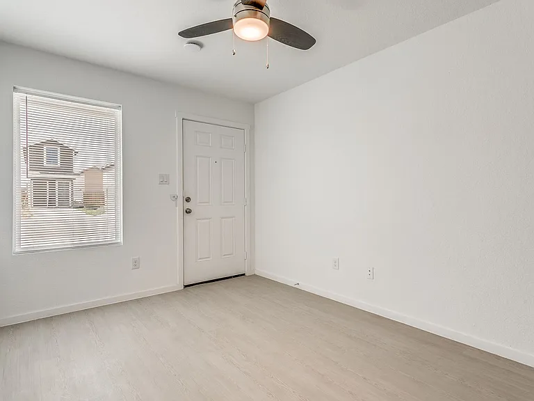 5010 Primrose Rdg — Photo 5
