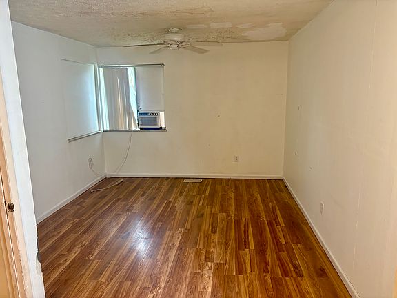 4th image of 4824 2nd Ave