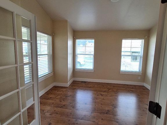5th image of 1260 E Milton Ave