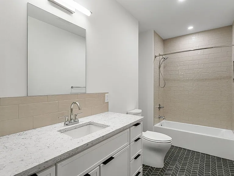 Bank Street Apartments at Burlington Square — Photo 62