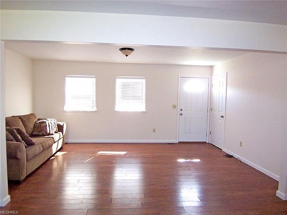 2nd image of 106 Ash Cir