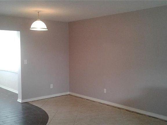 4th image of 1213 SW 48th Ter