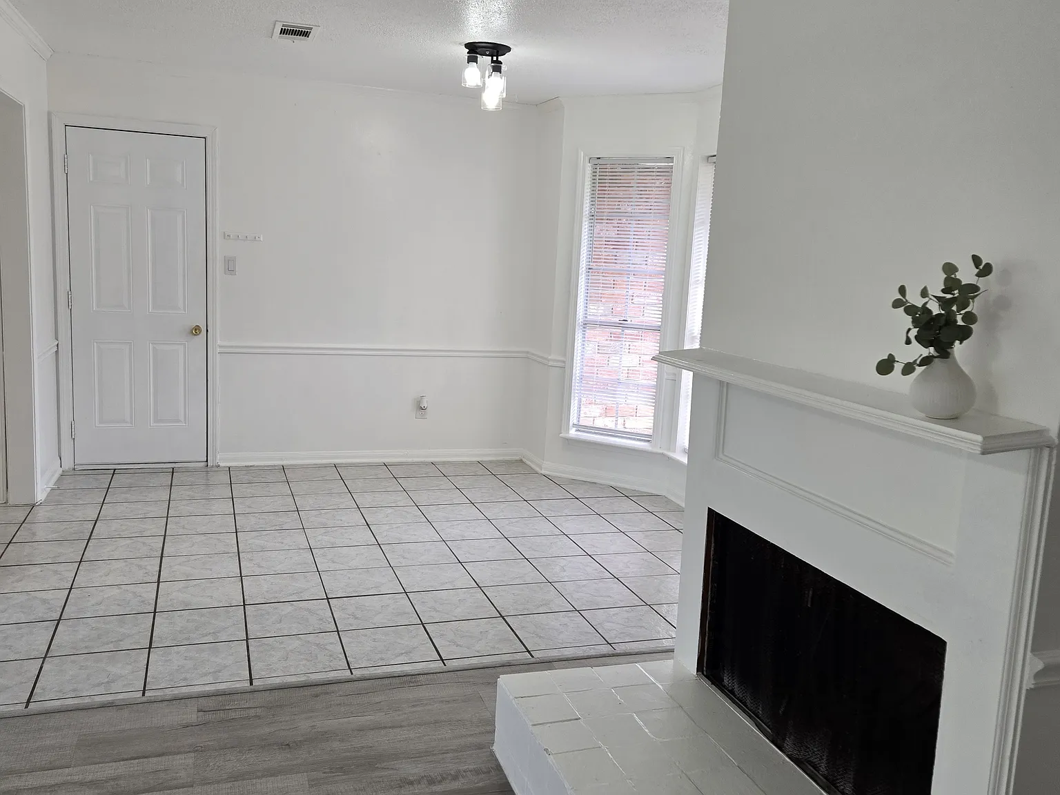 4 bed, 2300 sqft, $1,850 — Photo 2