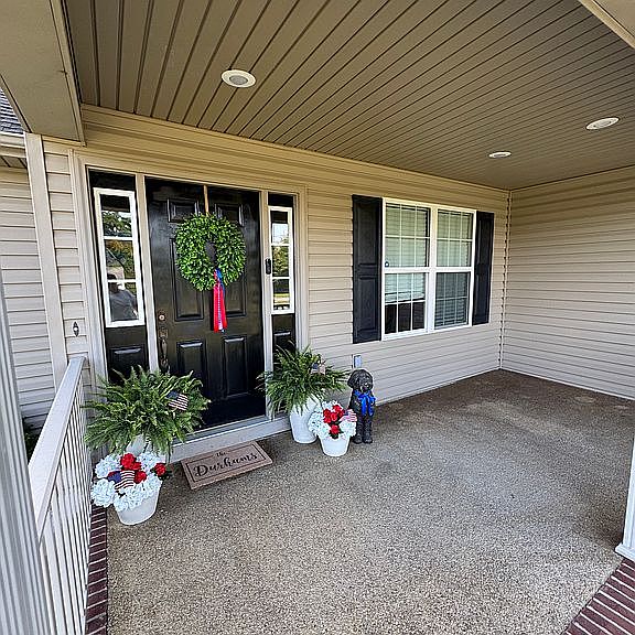 Listing photo 2