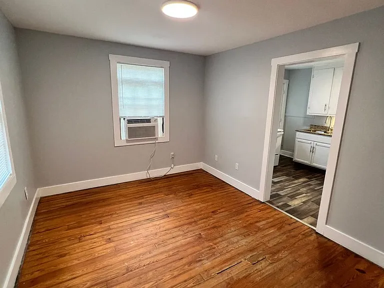1103 Berry St — Photo 3