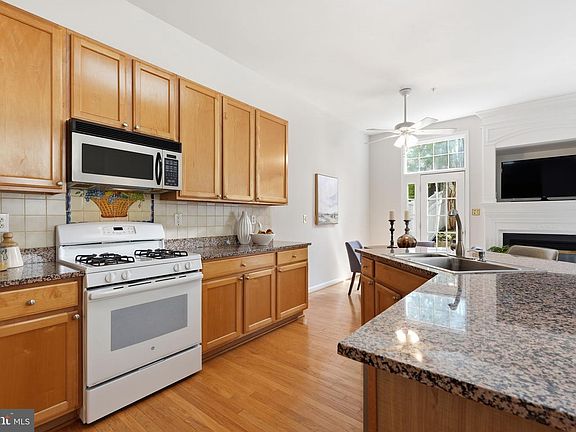4th image of 326 Chestnut Hill St