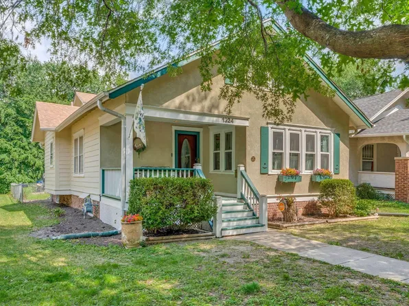 1324 SW Macvicar Ave, Topeka, KS 66604