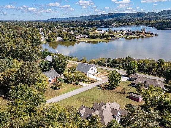 3rd image of 8211 Snow Hill Rd