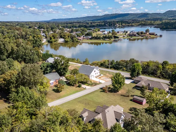 8211 Snow Hill Rd, Ooltewah, TN 37363