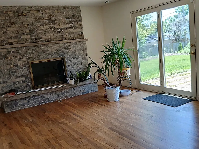 920 W Washington Ave — Photo 2