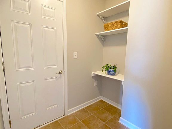 4th image of 411 Carrik Ct