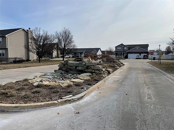 4th image of 131 Emerald Way E
