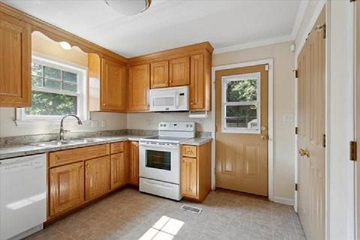 2nd image of 693 S Amaya Ave
